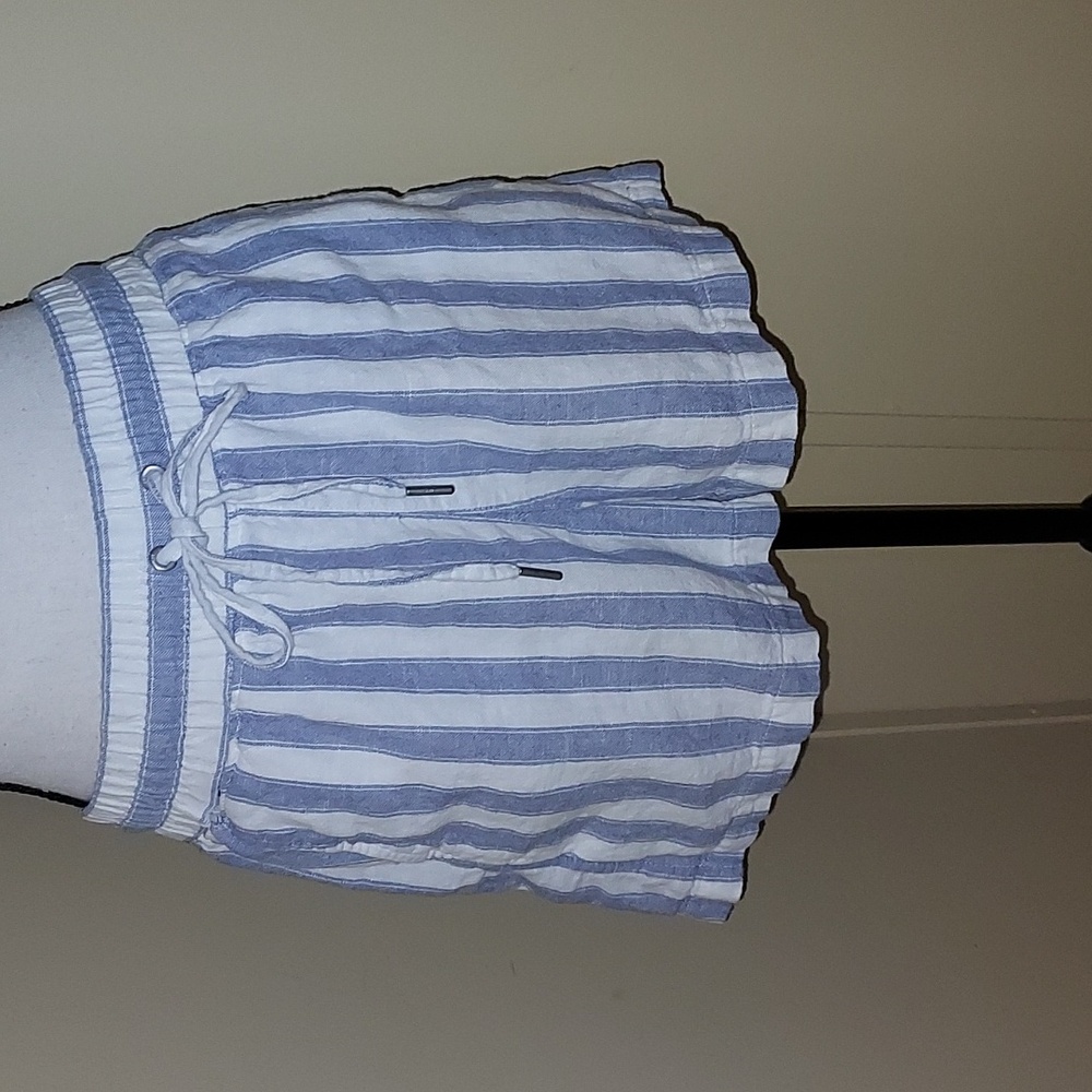 GAP Women's Blue and White Striped Shorts
